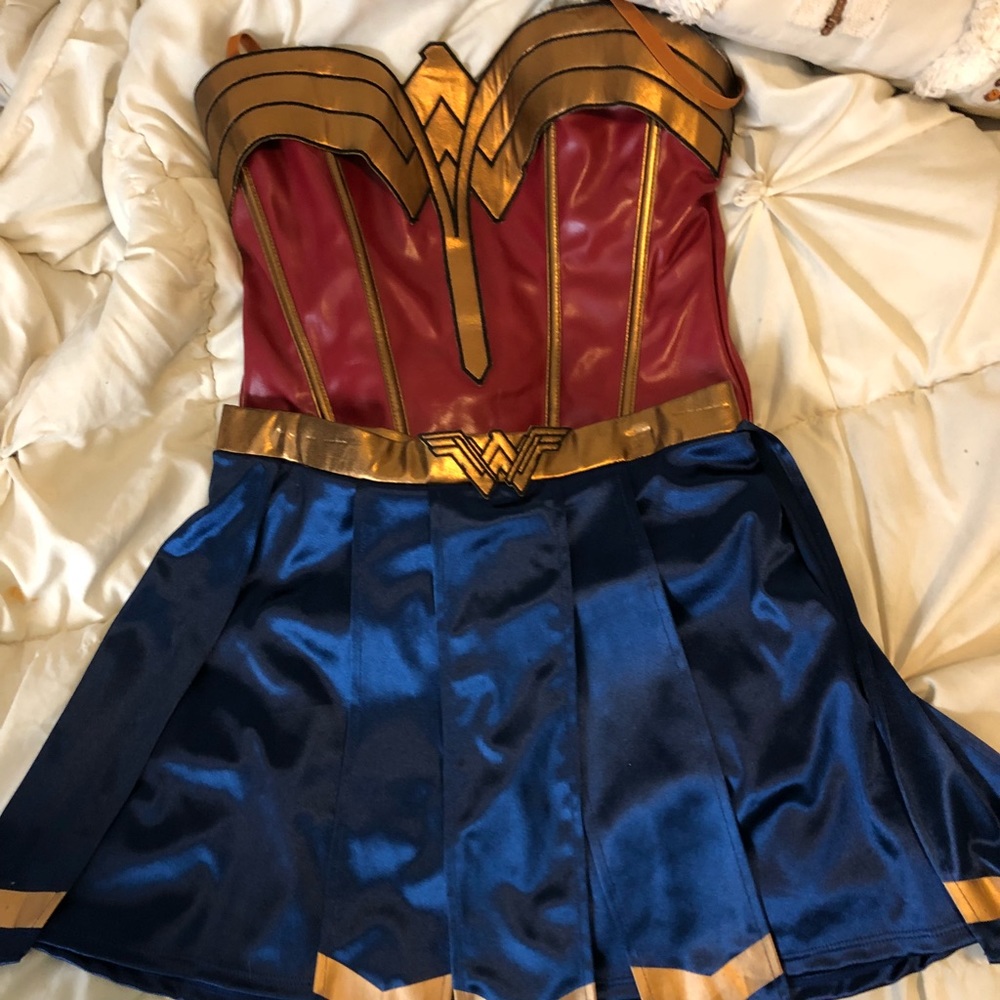 Halloween Wonder Woman costume!👻